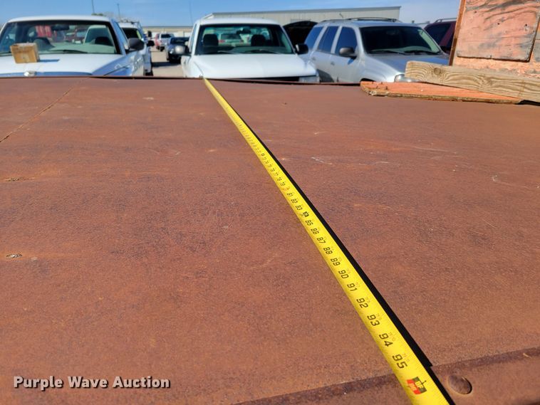 image for item MC9550 2000 GMC C6500  flatbed truck