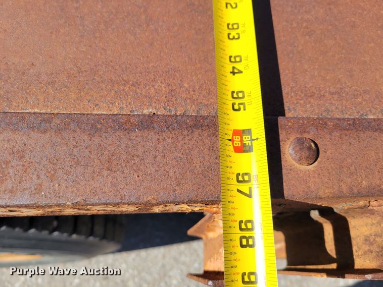 image for item MC9550 2000 GMC C6500  flatbed truck