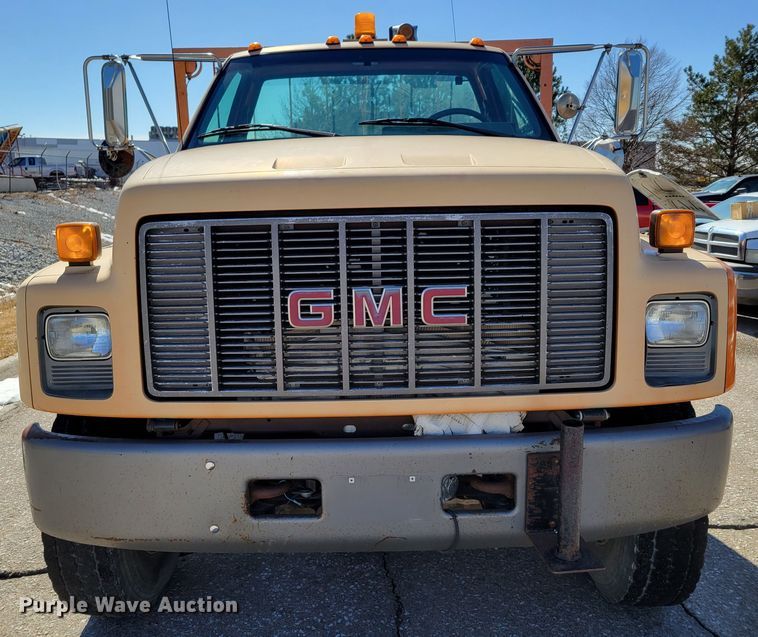image for item MC9550 2000 GMC C6500  flatbed truck