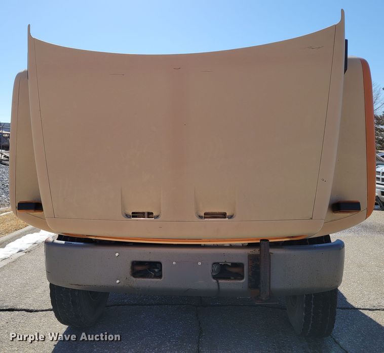 image for item MC9550 2000 GMC C6500  flatbed truck