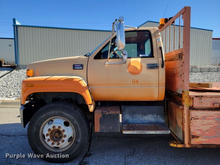 image for item MC9550 2000 GMC C6500  flatbed truck