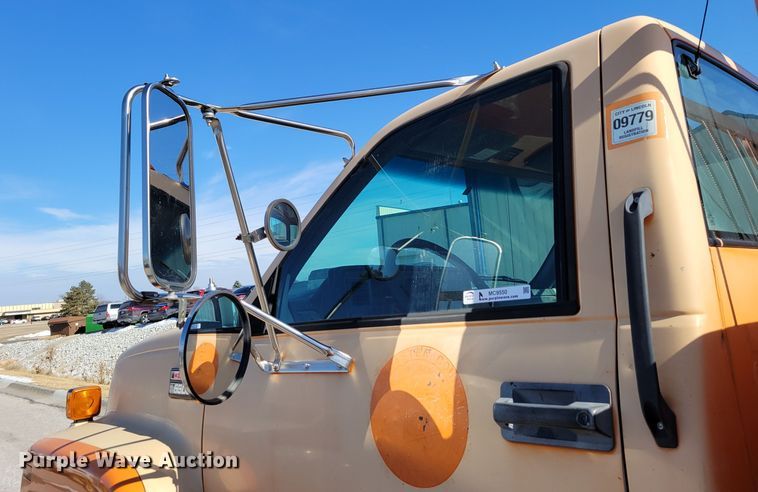 image for item MC9550 2000 GMC C6500  flatbed truck