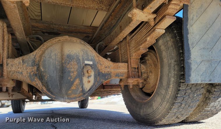 image for item MC9550 2000 GMC C6500  flatbed truck