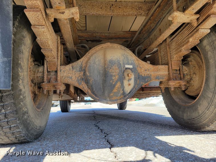 image for item MC9550 2000 GMC C6500  flatbed truck