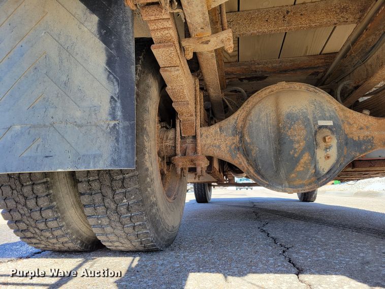 image for item MC9550 2000 GMC C6500  flatbed truck