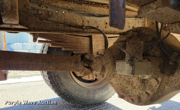 image for item MC9550 2000 GMC C6500  flatbed truck