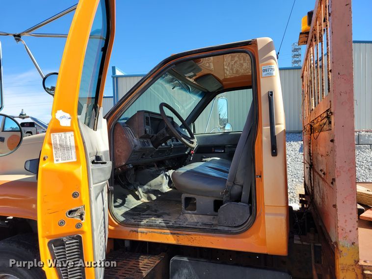 image for item MC9550 2000 GMC C6500  flatbed truck