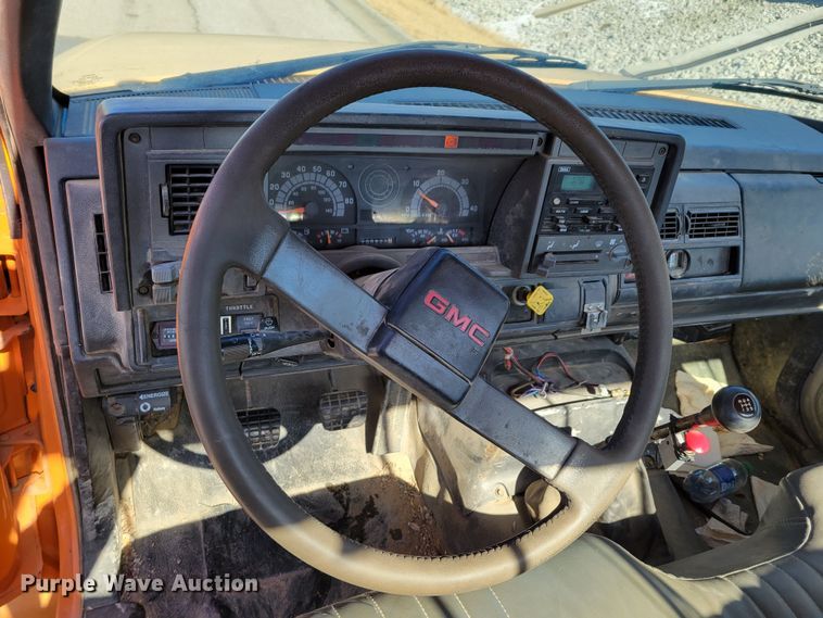 image for item MC9550 2000 GMC C6500  flatbed truck