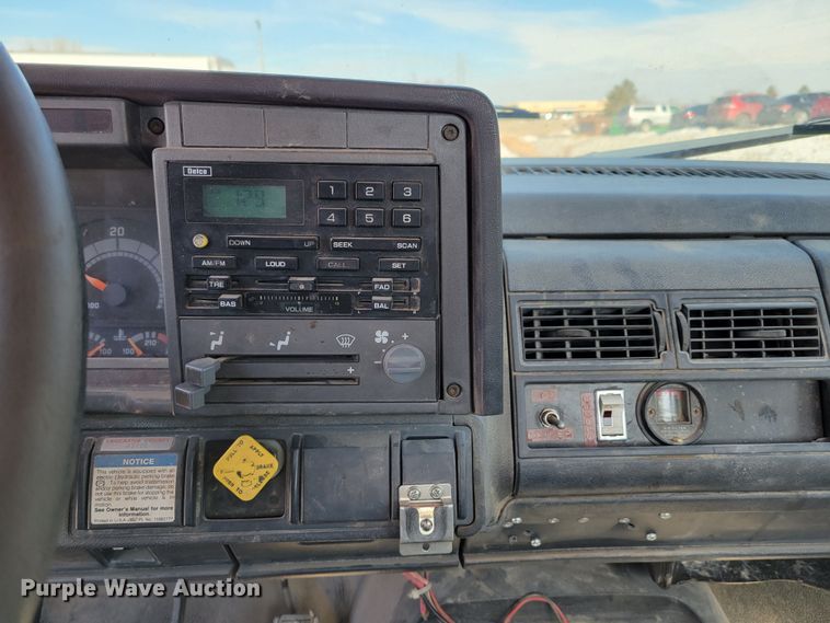 image for item MC9550 2000 GMC C6500  flatbed truck