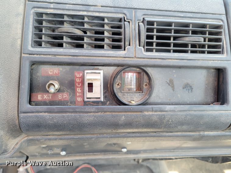 image for item MC9550 2000 GMC C6500  flatbed truck