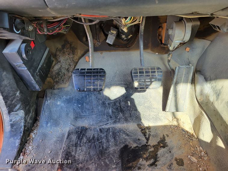 image for item MC9550 2000 GMC C6500  flatbed truck