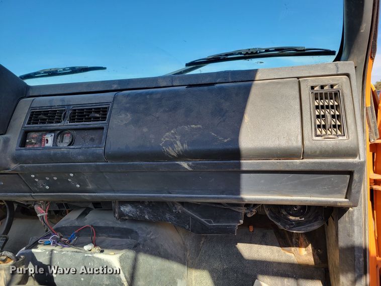 image for item MC9550 2000 GMC C6500  flatbed truck