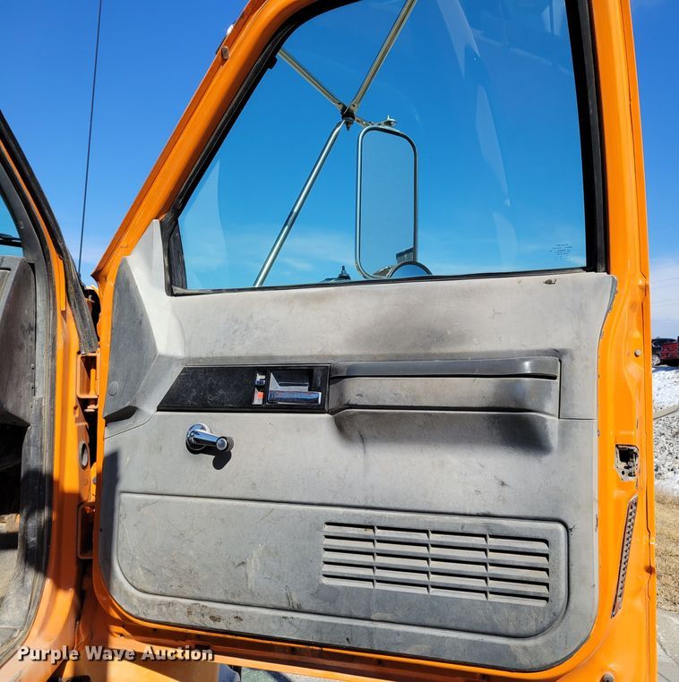 image for item MC9550 2000 GMC C6500  flatbed truck