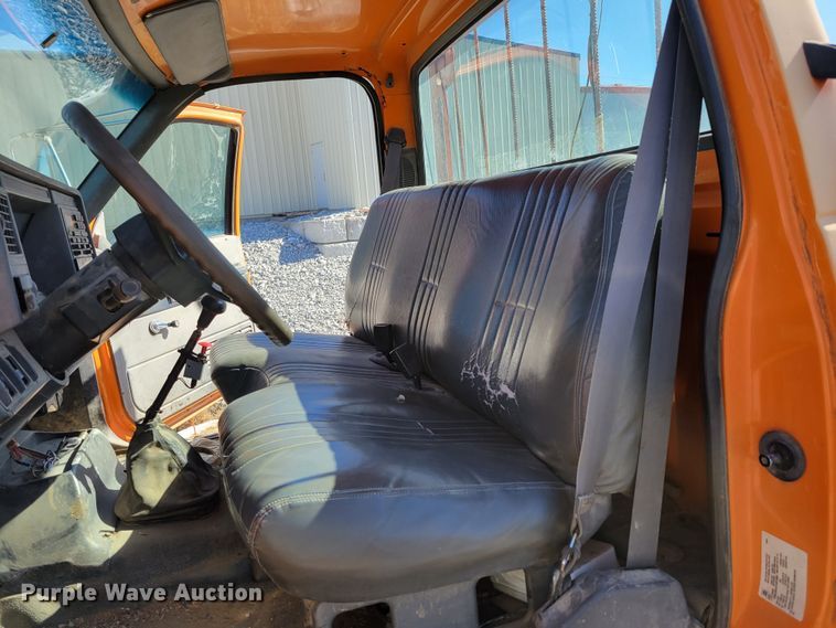 image for item MC9550 2000 GMC C6500  flatbed truck