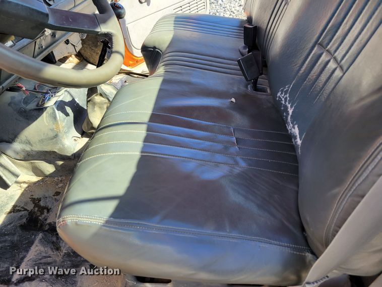 image for item MC9550 2000 GMC C6500  flatbed truck