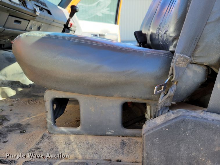 image for item MC9550 2000 GMC C6500  flatbed truck