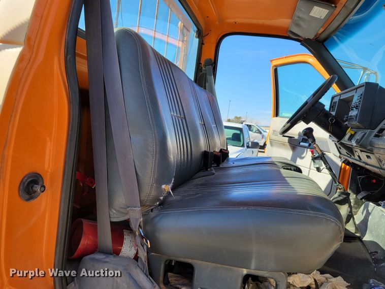 image for item MC9550 2000 GMC C6500  flatbed truck