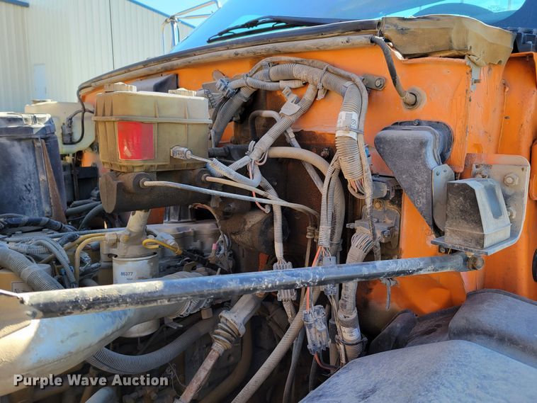 image for item MC9550 2000 GMC C6500  flatbed truck