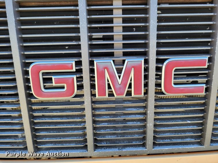 image for item MC9550 2000 GMC C6500  flatbed truck