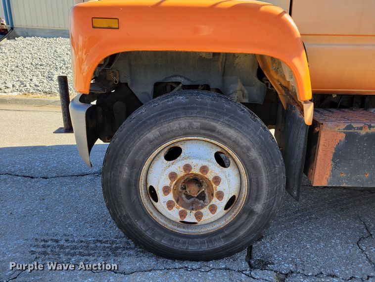 image for item MC9550 2000 GMC C6500  flatbed truck