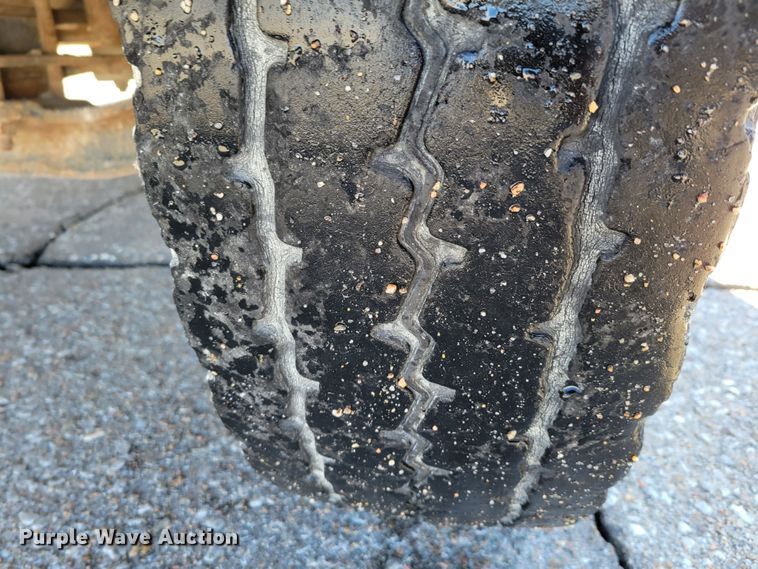 image for item MC9550 2000 GMC C6500  flatbed truck