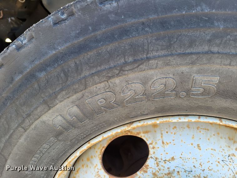 image for item MC9550 2000 GMC C6500  flatbed truck