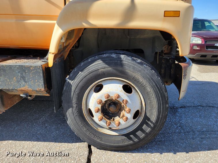 image for item MC9550 2000 GMC C6500  flatbed truck