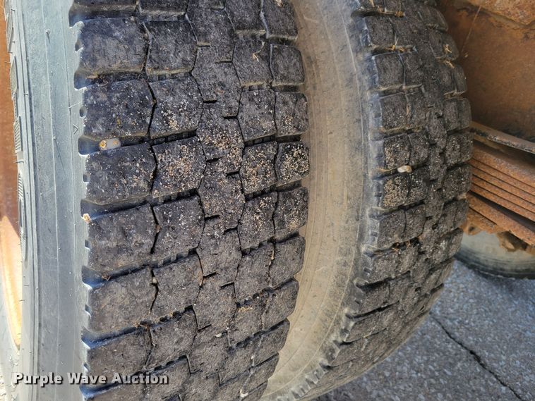 image for item MC9550 2000 GMC C6500  flatbed truck