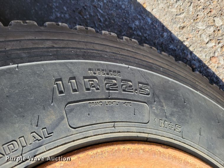 image for item MC9550 2000 GMC C6500  flatbed truck