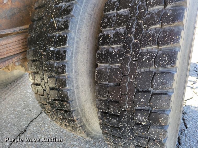 image for item MC9550 2000 GMC C6500  flatbed truck