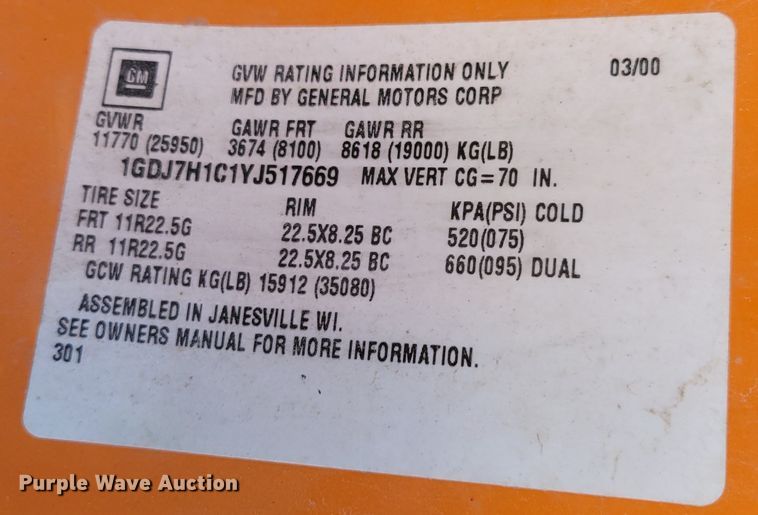 image for item MC9550 2000 GMC C6500  flatbed truck