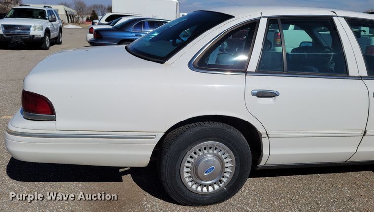 image for item MC9552 1997 Ford Crown Victoria Police Interceptor