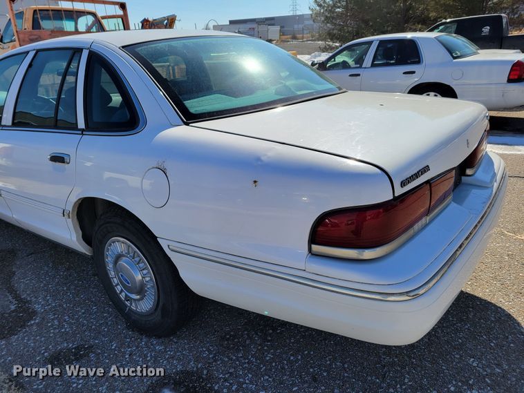 image for item MC9552 1997 Ford Crown Victoria Police Interceptor