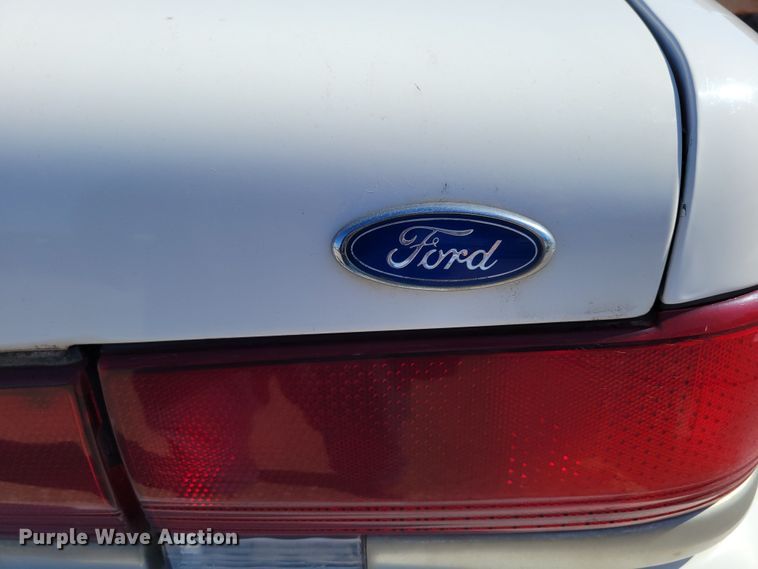 image for item MC9552 1997 Ford Crown Victoria Police Interceptor