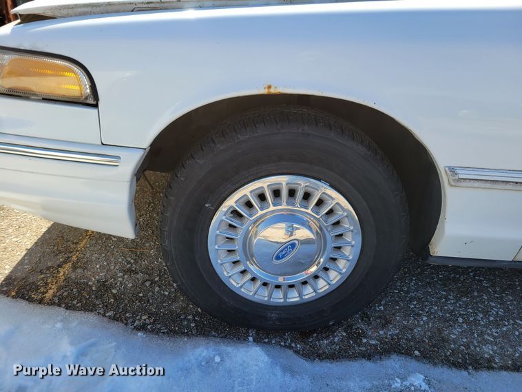 image for item MC9552 1997 Ford Crown Victoria Police Interceptor