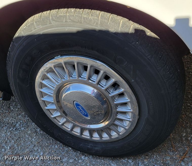 image for item MC9552 1997 Ford Crown Victoria Police Interceptor