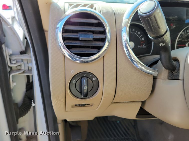 image for item MC9553 2007 Ford Explorer XLT  SUV