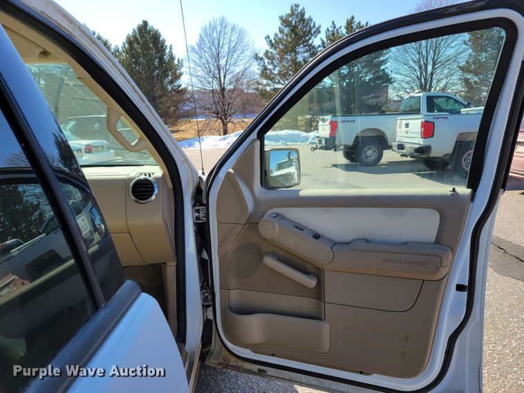 image for item MC9553 2007 Ford Explorer XLT  SUV