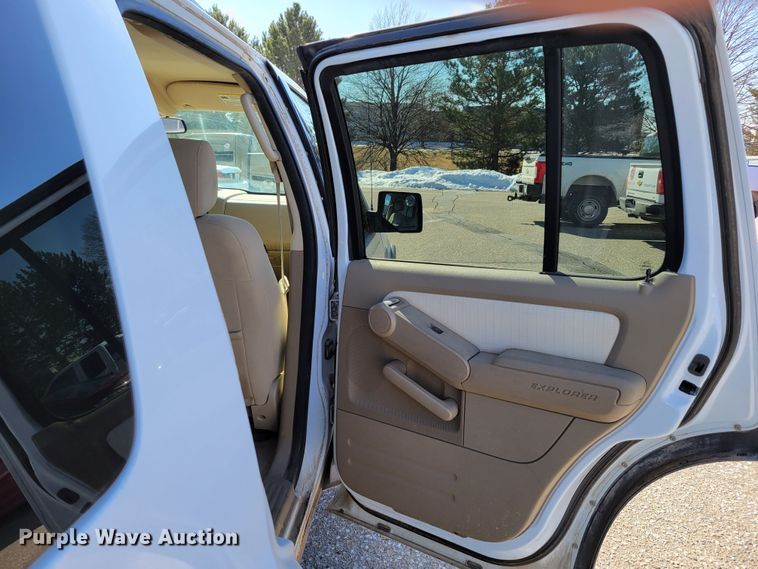 image for item MC9553 2007 Ford Explorer XLT  SUV