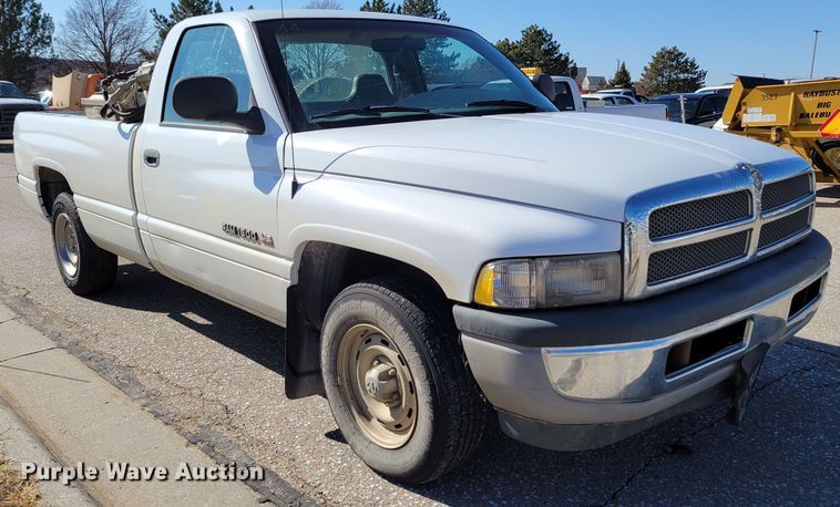 image for item MC9554 2001 Dodge Ram 1500  pickup truck