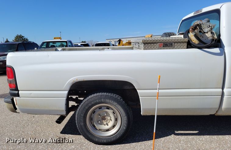 image for item MC9554 2001 Dodge Ram 1500  pickup truck