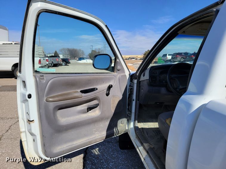 image for item MC9554 2001 Dodge Ram 1500  pickup truck