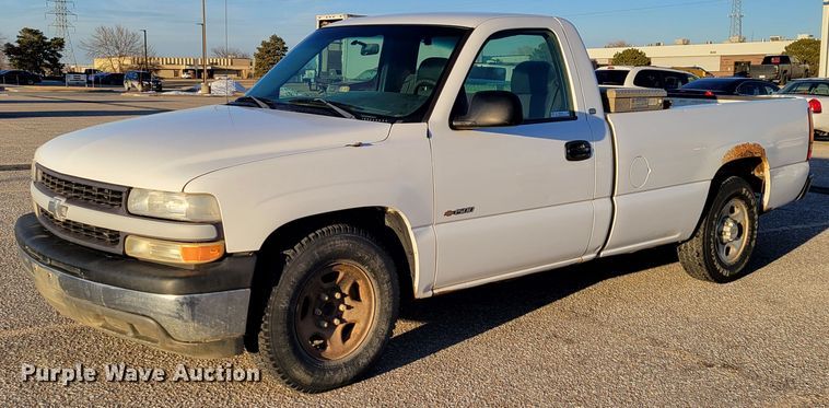 image for item MC9555 2002 Chevrolet Silverado 1500  pickup truck