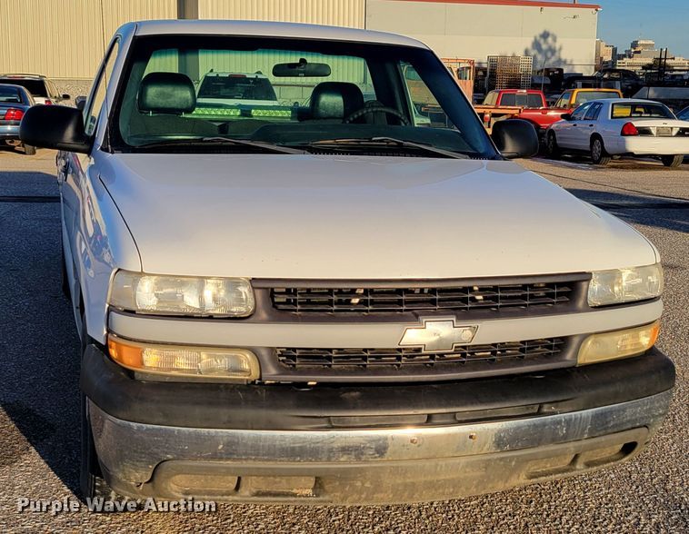 image for item MC9555 2002 Chevrolet Silverado 1500  pickup truck