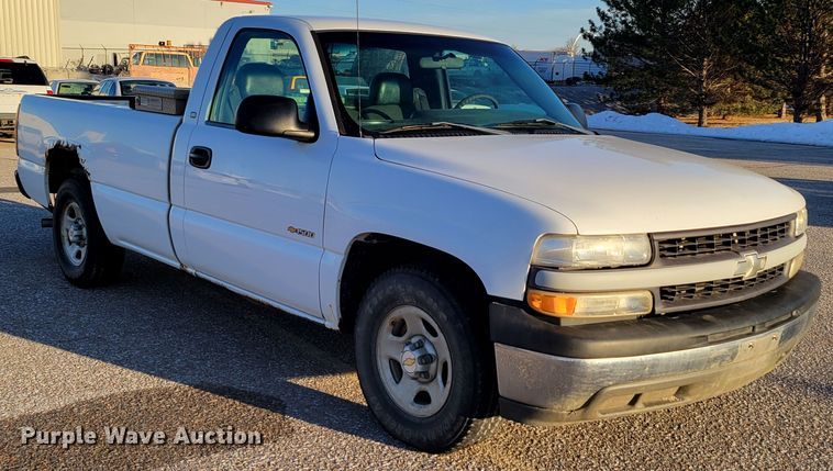 image for item MC9555 2002 Chevrolet Silverado 1500  pickup truck