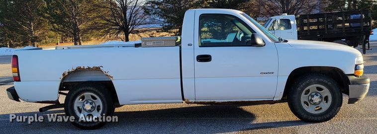 image for item MC9555 2002 Chevrolet Silverado 1500  pickup truck