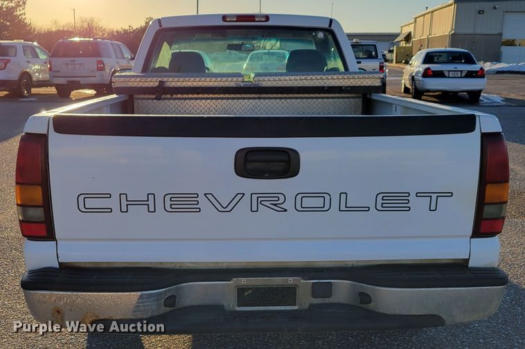 image for item MC9555 2002 Chevrolet Silverado 1500  pickup truck