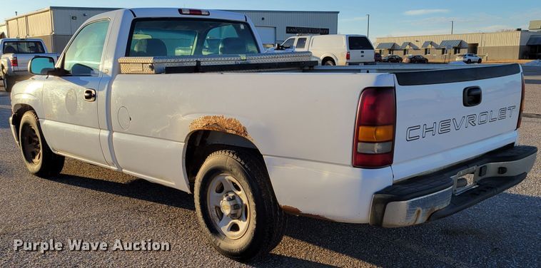 image for item MC9555 2002 Chevrolet Silverado 1500  pickup truck