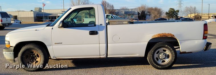 image for item MC9555 2002 Chevrolet Silverado 1500  pickup truck