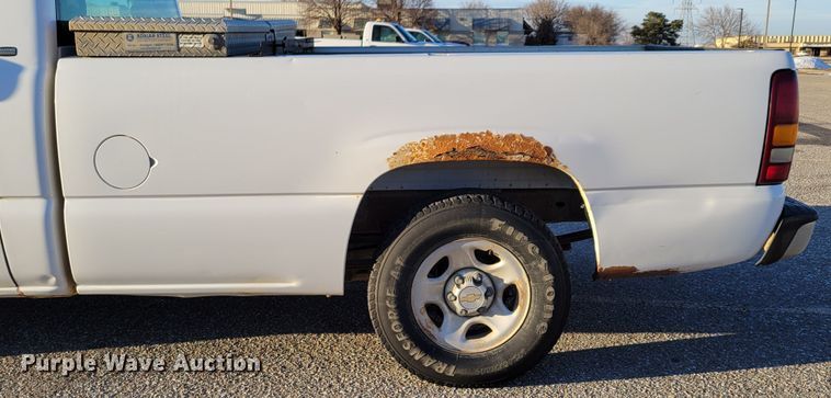 image for item MC9555 2002 Chevrolet Silverado 1500  pickup truck